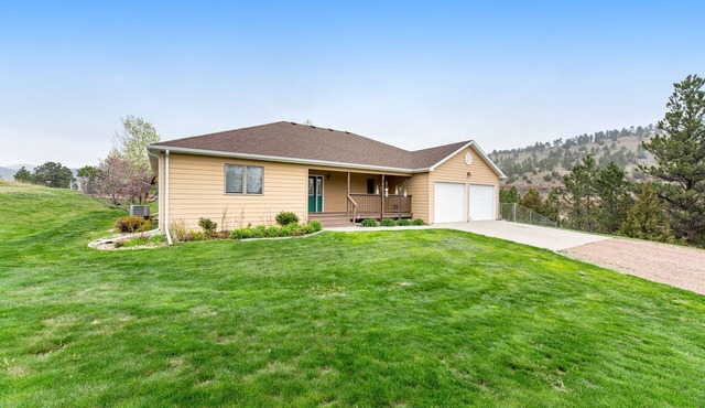 Large and attractive home w/WiFi, private washer and dryer, central AC, patio