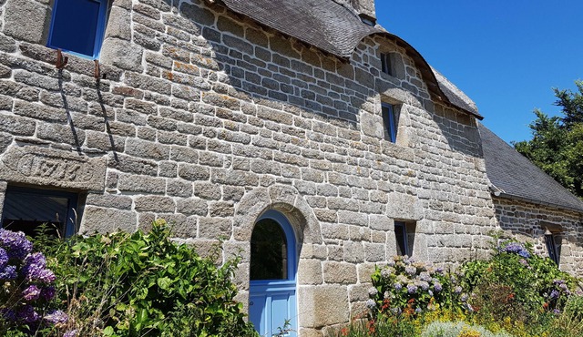 Large and beautiful 17th century house, 10 minutes from the beach by car