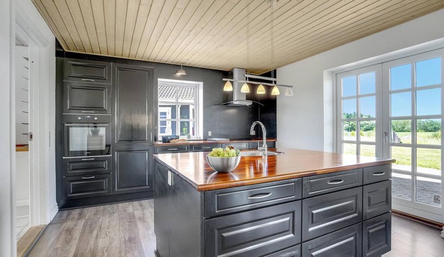 Large and beautifully situated vacation home with large garden and whirlpool bath.