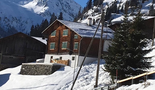 Large and cosy family chalet in a hamlet, 15' from Disentis