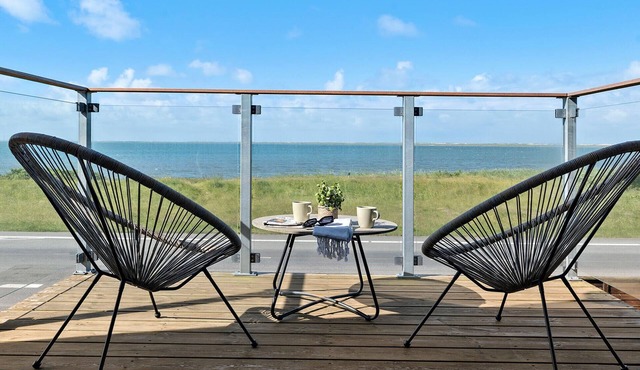 Large and inviting vacation home in a direct location on Krik Bay.