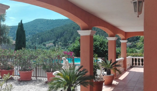 Large and lively family villa in the heart of Provence