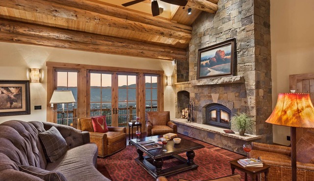 Large and Luxurious + Hot Tub + Elevator + Close to Skiing - Panorama Grande