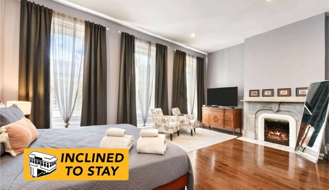 Large and Luxe. Near Stadiums, Casino, Museums. Park For Free & Walk! Hot Tub