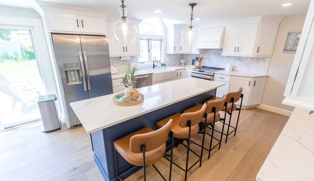 Large and Luxury Family Retreat, Private Beach