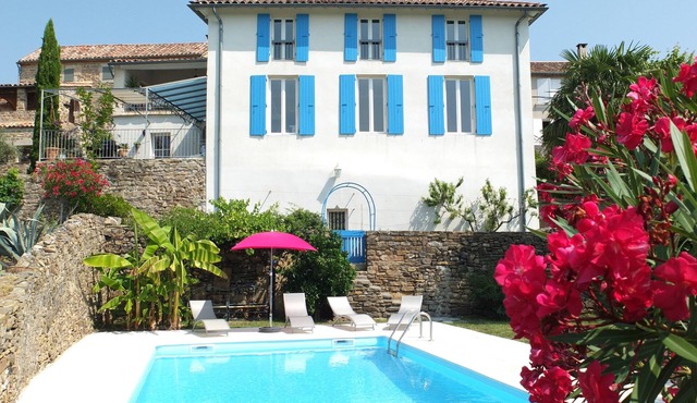 Large and pleasant house, with large swimming pool, 3 minutes from Les Vans.