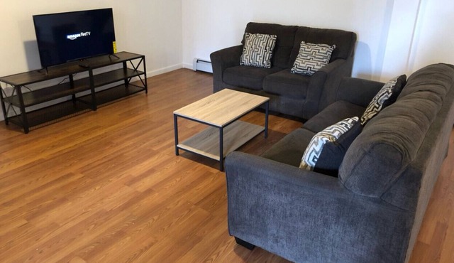 Large and private apartment that sleeps up to 10 people comfortably with direct NYC Manhattan train only 5 minute walk away