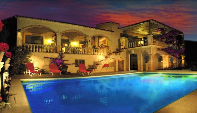 Large and quiet charming property in the heart of olive trees- 7 mn of the beach