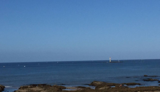 Large apartment, 2 bedrooms, quiet, magnificent sea and sunset views