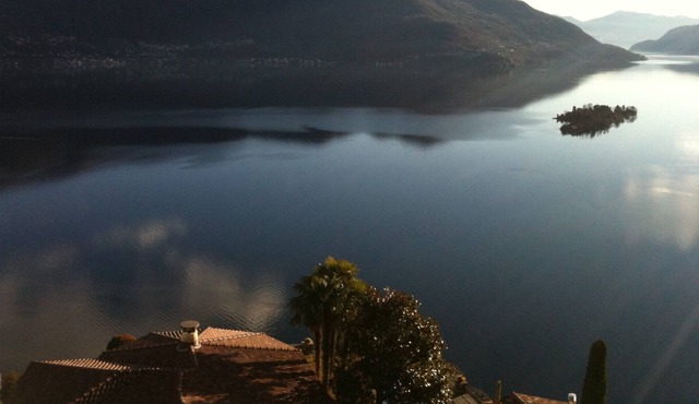 Large apartment with pool, a few minutes from the lake, panoramic lake view, terrace