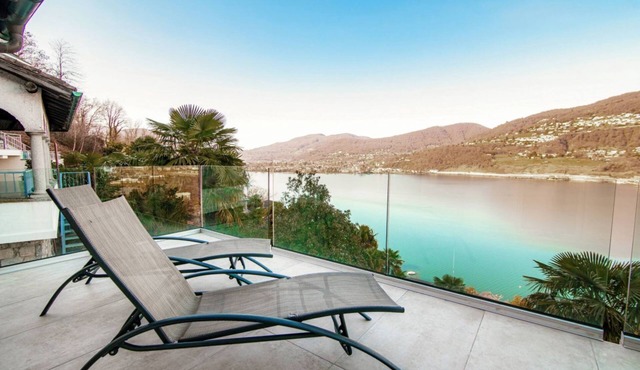 Large apartment with breathtaking views of the lake (LA PALMA 2)
