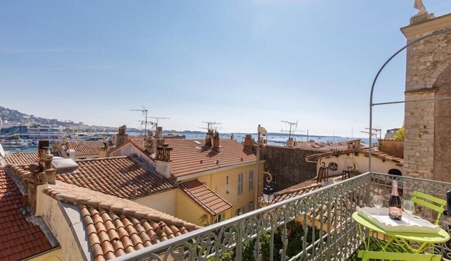 Large apartment close to beaches, restaurants, Sea view Le Suquet Calm, central