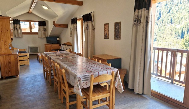 Large apartment for 10/12, 5 bedrooms, near slopes