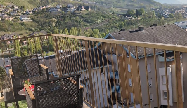 Large apartment for families or friends. Between mountains and lakes