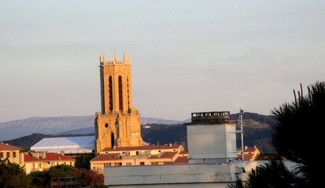Large apartment near the cathedral of Aix en Provence with lovely terrace