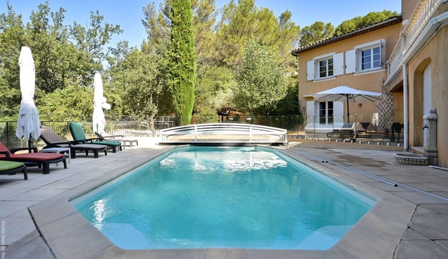 Large apartment with terrace and pool view