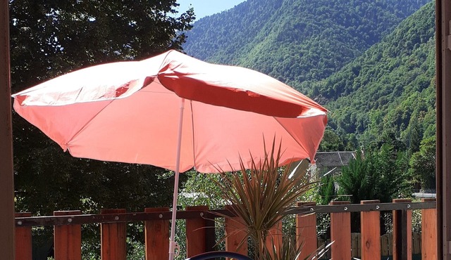 Large apartment with magnificent view of the river and the mountains 7 minutes from Spain