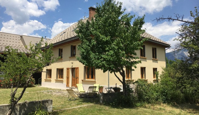 Large apartment in mountain house in Risoul - 05600