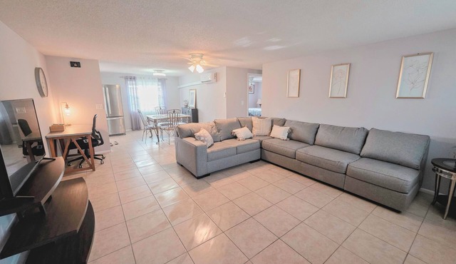 Large apartment in private house within walking distance to Nokomis Beach