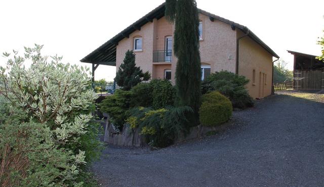 LARGE APARTMENT IN QUIET IN THE COUNTRYSIDE