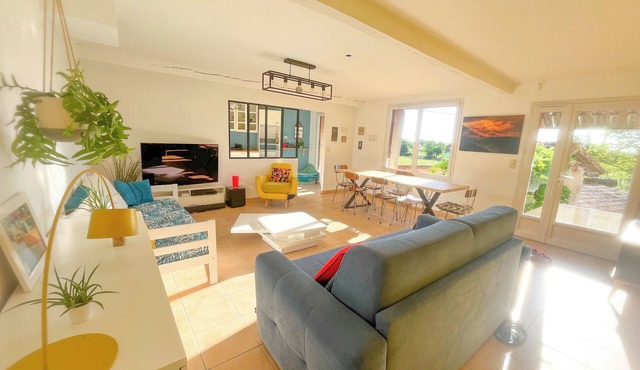 Large apartment in the heart of nature, close to the sea!