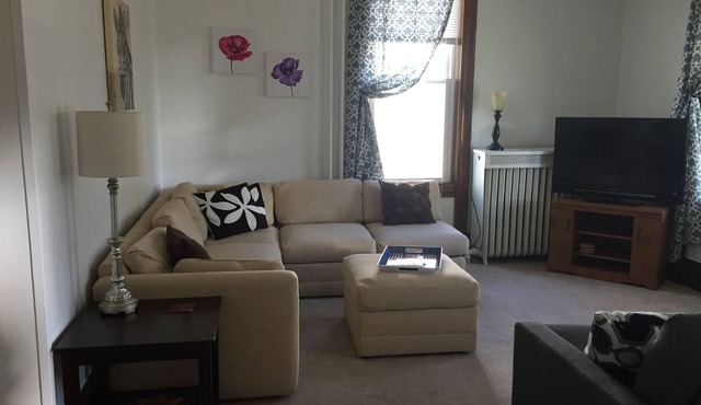 Large Apartment In The Heart Of Marquette W/Cable & WiFi! Pet Friendly!