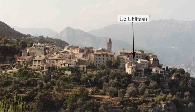 Large apartment in village castle in the Nice hinterland - 30 min. From the beach.