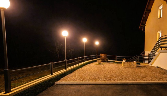 Large Apartment near Plitvice – Terrace, BBQ & Privacy