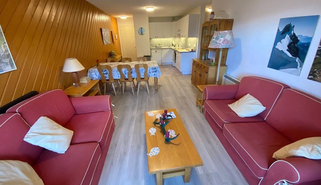 Large apartment near the center with balcony and covered parking