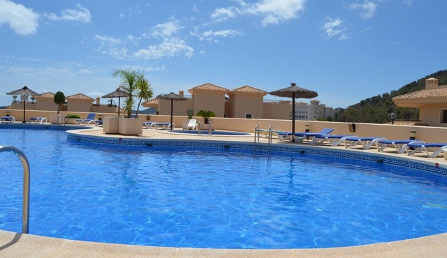 Large apartment on two floors, 2 balconies, free wifi, satellite TV