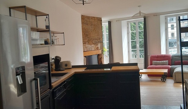 Large apartment, recently renovated, right in the center opposite the town hall