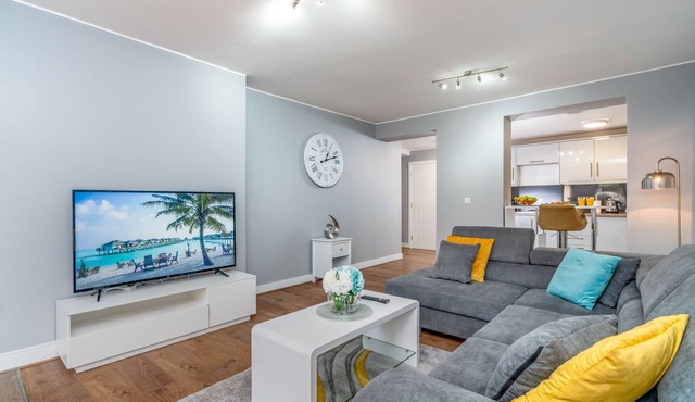 Large Apartment Stonehenge Amesbury Town Centre Smart TV’s Netflix FREE PARKING