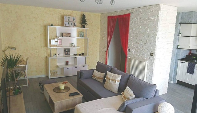 Large apartment T2, quiet, near Lyon, balcony parking and transport