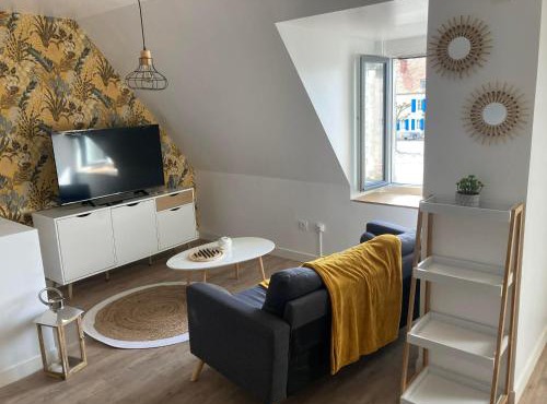 Large apartment, two furnished bedrooms