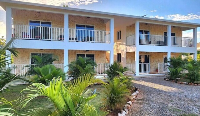 Large apartment w/pool very close to the beachnn