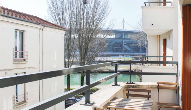 Large apartment with balcony - Stade de France