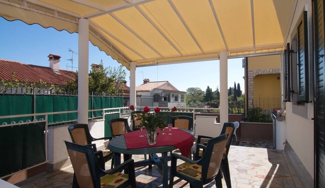 Large apartment with 2 bathrooms including large terrace, close to the sea and the center in Porec