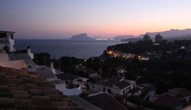Large Apartment with fantastic Sea views - 550 meters to El Portet beach