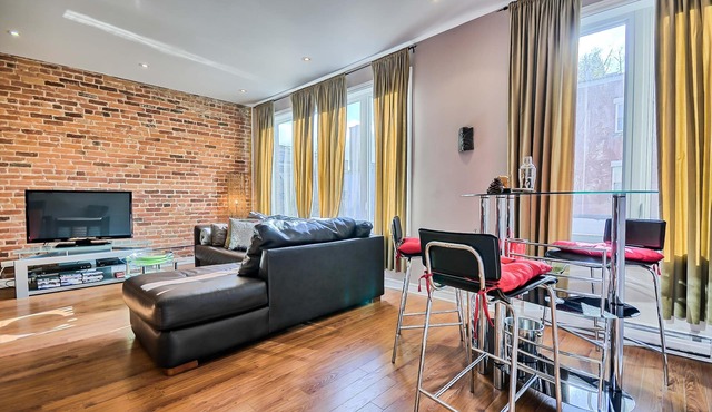Large apartment with Roof terrace and Private parking space at low cost