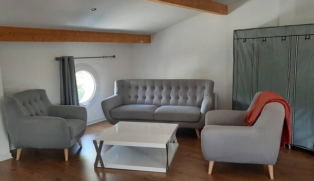 Large apartment with terrace, possibility of an extra bedroom.