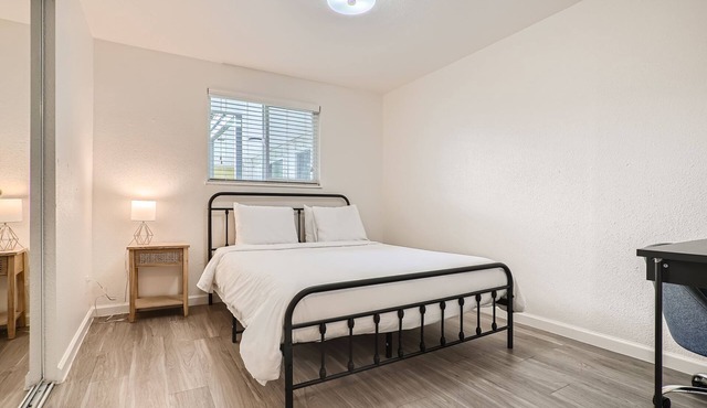 Large Apartments in LAKEWOOD - SK