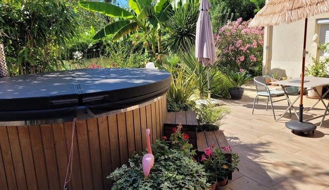 Large Appartment 50 sq m with heated spa ✦ south-facing garden