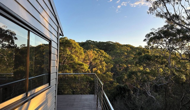 Large architect designed home directly overlooking the Royal National Park