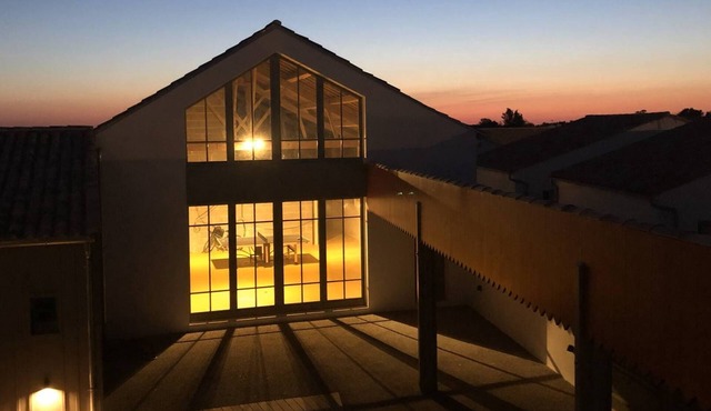 Large architect-designed house with swimming pool and yoga studio