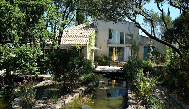 Large architect villa in 1700m of wooded and enclosed land
