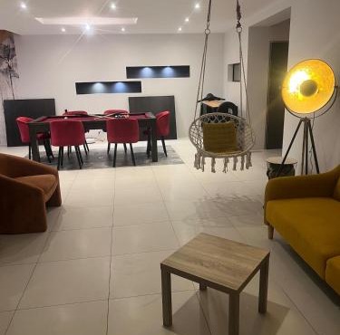 Large Atypical House, Ideal for Groups, Ski