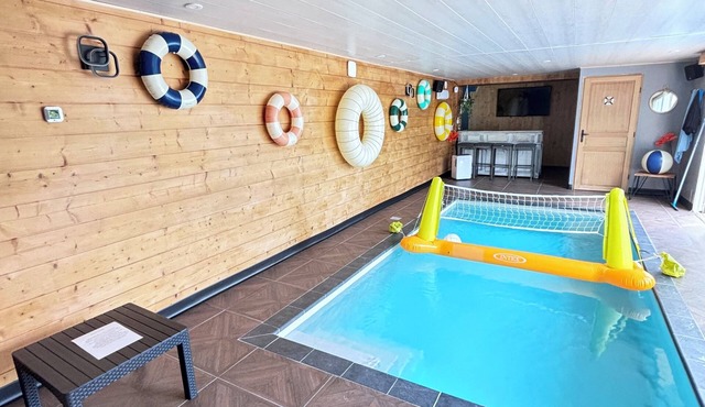 Large atypical house in the Basque country, sleeps 16. Indoor pool