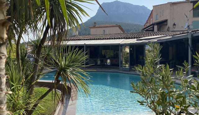 LARGE ATYPICAL VILLA WITH PRIVATE POOL IN A QUIET LOCATION