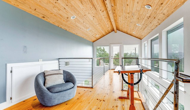 Large Austin Home w/ Lake Travis Views & Fire Pit