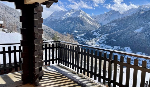 Large authentic apartment with terrace and view of the Matterhorn